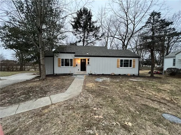 1324 NE Marvin Ct, Kansas City, MO 64118