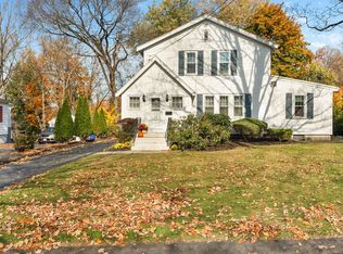 3 Vista Rd, Wellesley, MA 02481
