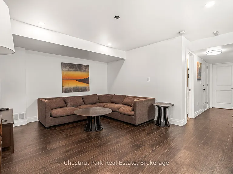 65 Rockmount Cres — Photo 29