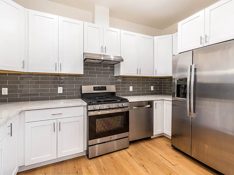 2706 School St #7 — Photo 4