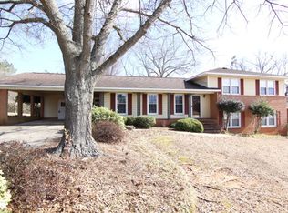 206 Fairforest Dr, Greenwood, SC 29646