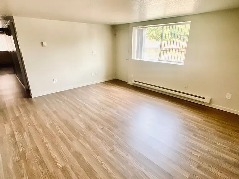 2910 S Byron St — Photo 3