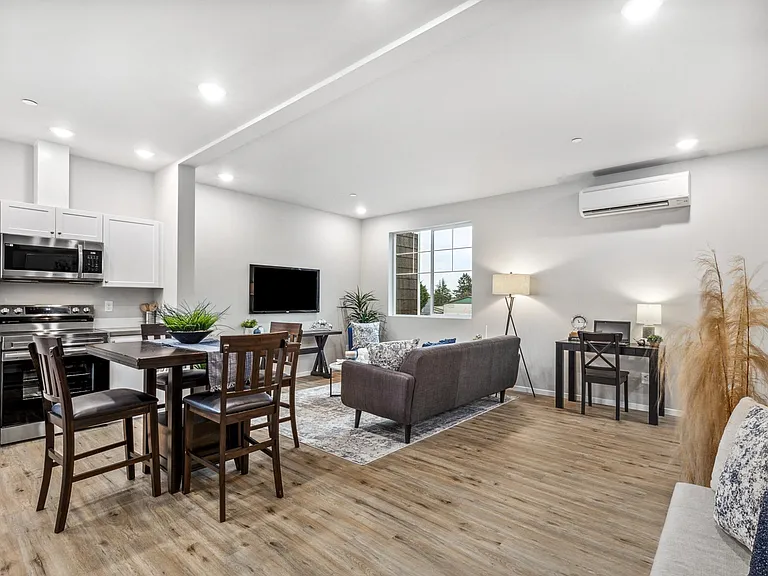 Broadmoor Commons Townhomes — Photo 33