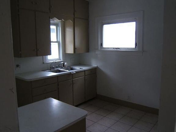 5th image of 220 W Vine St