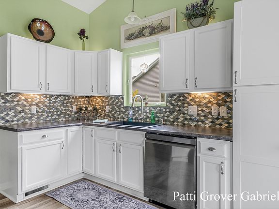 5th image of 6935 Shady Knoll Dr SE
