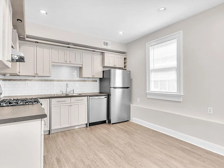 1046 Tilden St NW #C — Photo 11