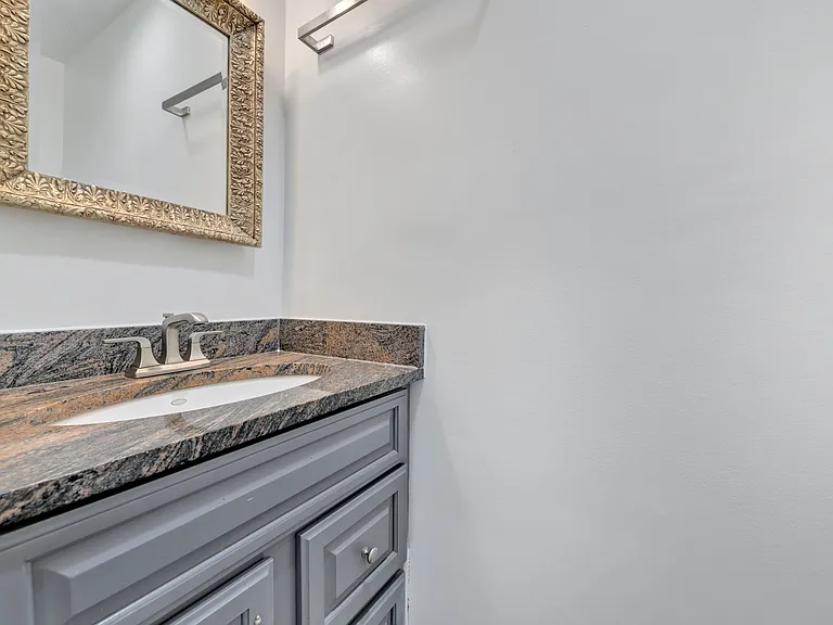 406 Elm St NW — Photo 6