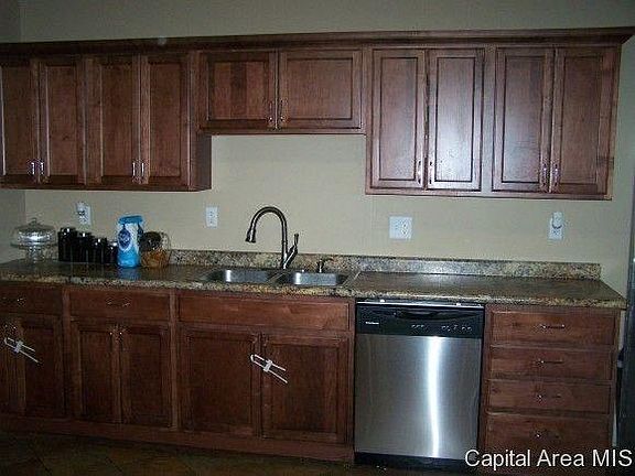 Kitchen and dish washer