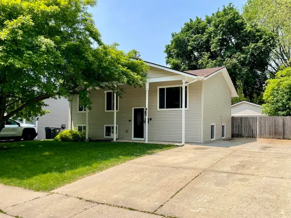 52 N Prairie Ave, Mundelein, IL 60060