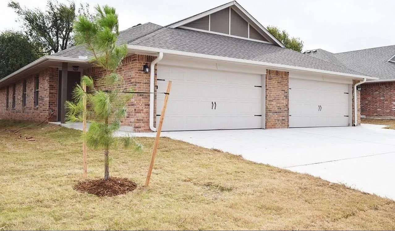 3 bed, 1145 sqft, $1,295 — Photo 1
