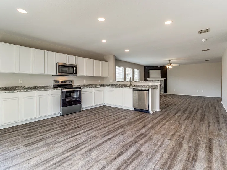 1721 Southridge Ln — Photo 8