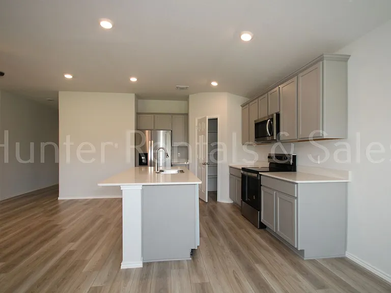 7007 Gilbert Dr — Photo 7