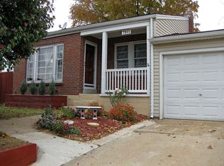 7211 Heege Rd, Saint Louis, MO 63123