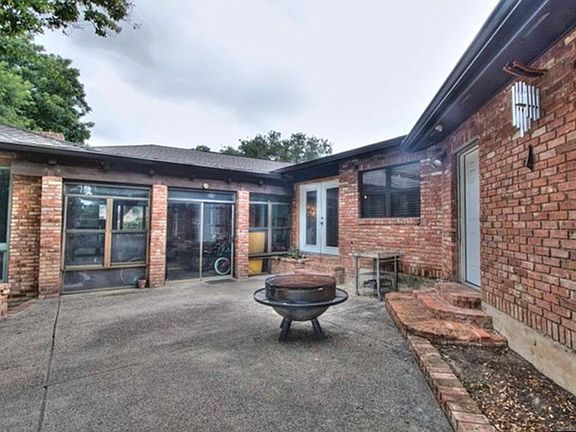 3rd image of 9 Buena Vista Cres