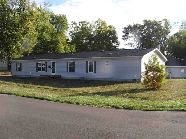 724 S 9th St, Clinton, IN 47842