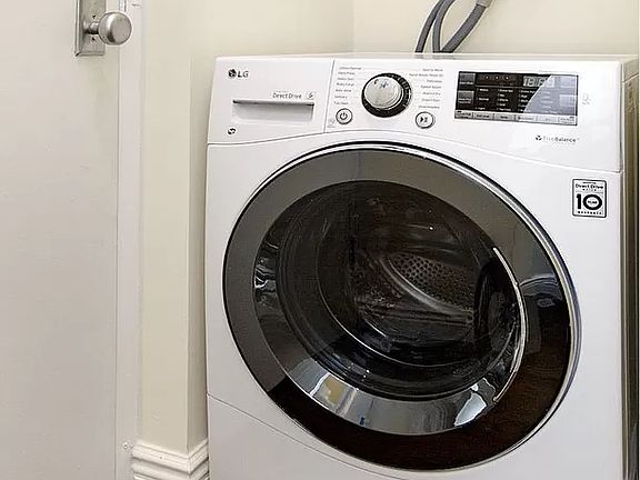 3rd image of 26 Jane St APT 5F