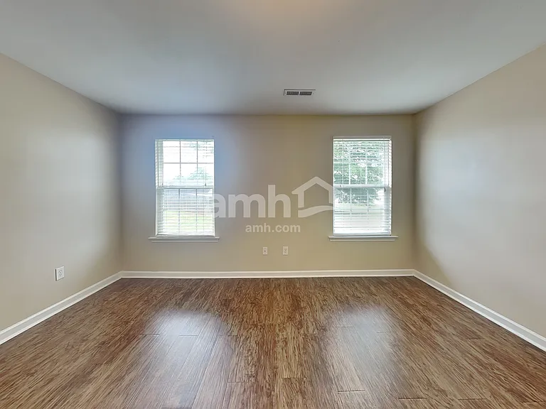 414 Woodford Way — Photo 7