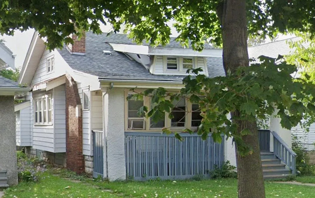 4 bed, $1,700 — Photo 1