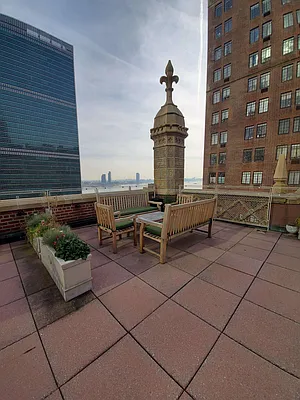 Rented by Apartment Luxe Realty Group, Inc | media 50