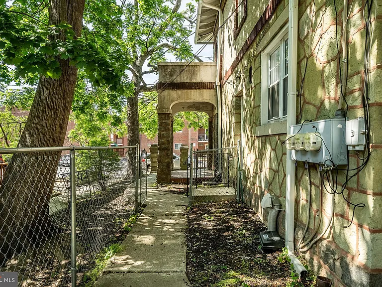 332 W Washington St #2 — Photo 25