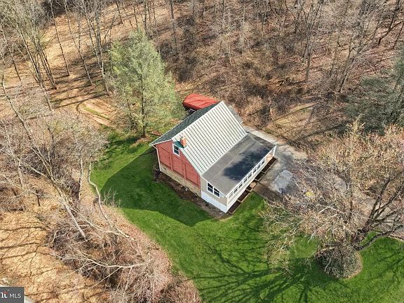 3rd image of 905 Chambers Rd