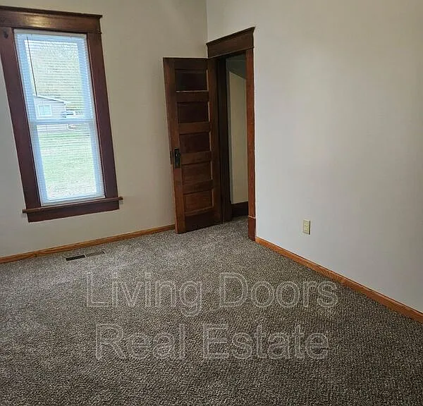 621 S Union Ave — Photo 5