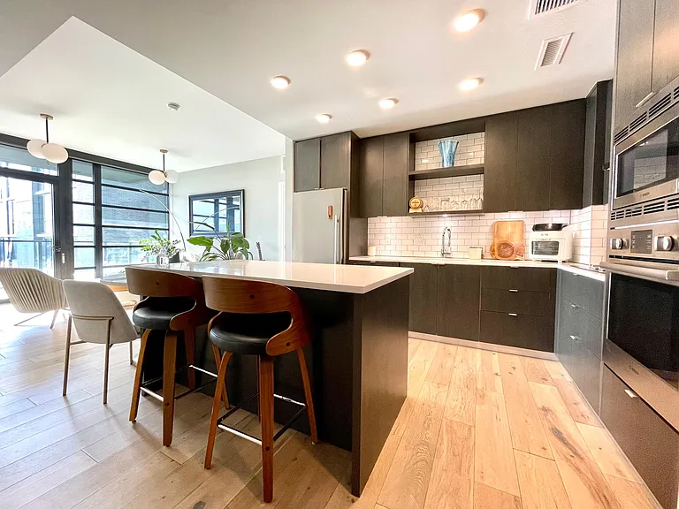1300 4th St SE #808 — Photo 3