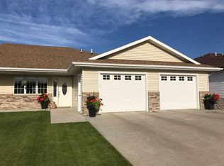 1729 Foothills Rd SW, Minot, ND 58701