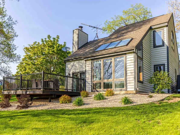 20 Gleneagle Dr, Galena, IL 61036