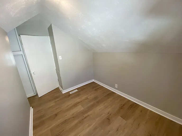 1025 S 28th St — Photo 18