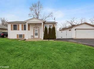 1212 Barberry Ln, Round Lake Beach, IL 60073