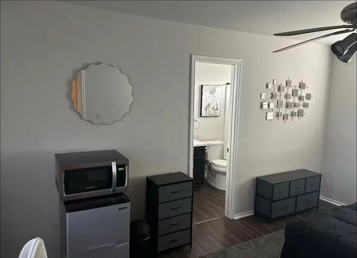 3 bed, 2.5 bath, 2784 sqft, $750 — Photo 2