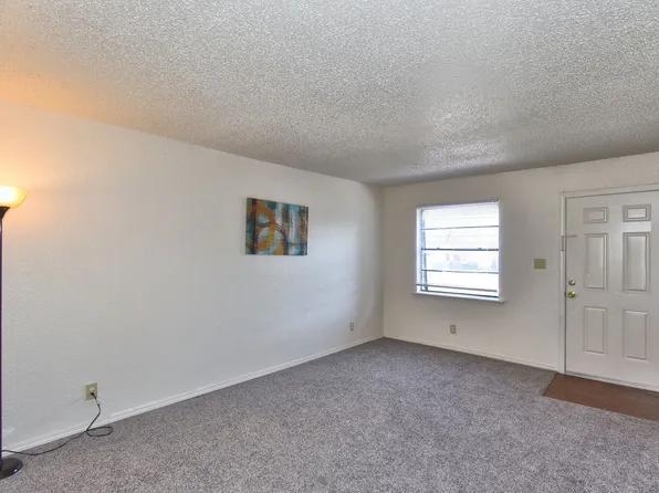 South Point Apartments, 827 S York St, Muskogee, OK 74403