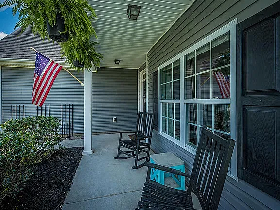 3 bed, 2.5 bath, 2004 sqft, $2,600 — Photo 2