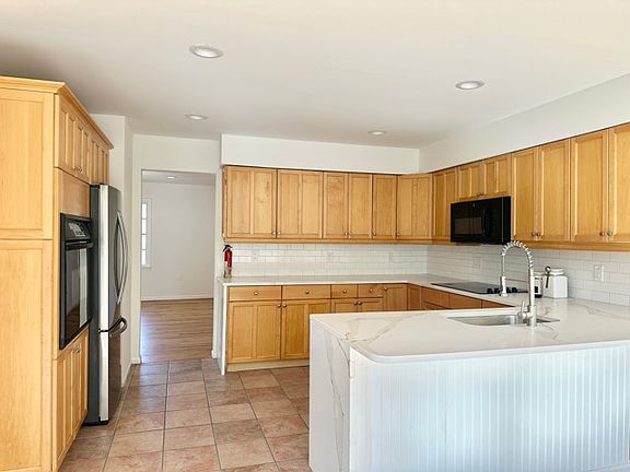 Eat in kitchen