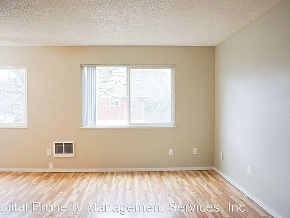 4th image of 1501-1579 SE Stark St #4995658