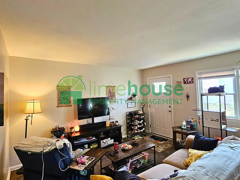 840 W 43rd St #B — Photo 5