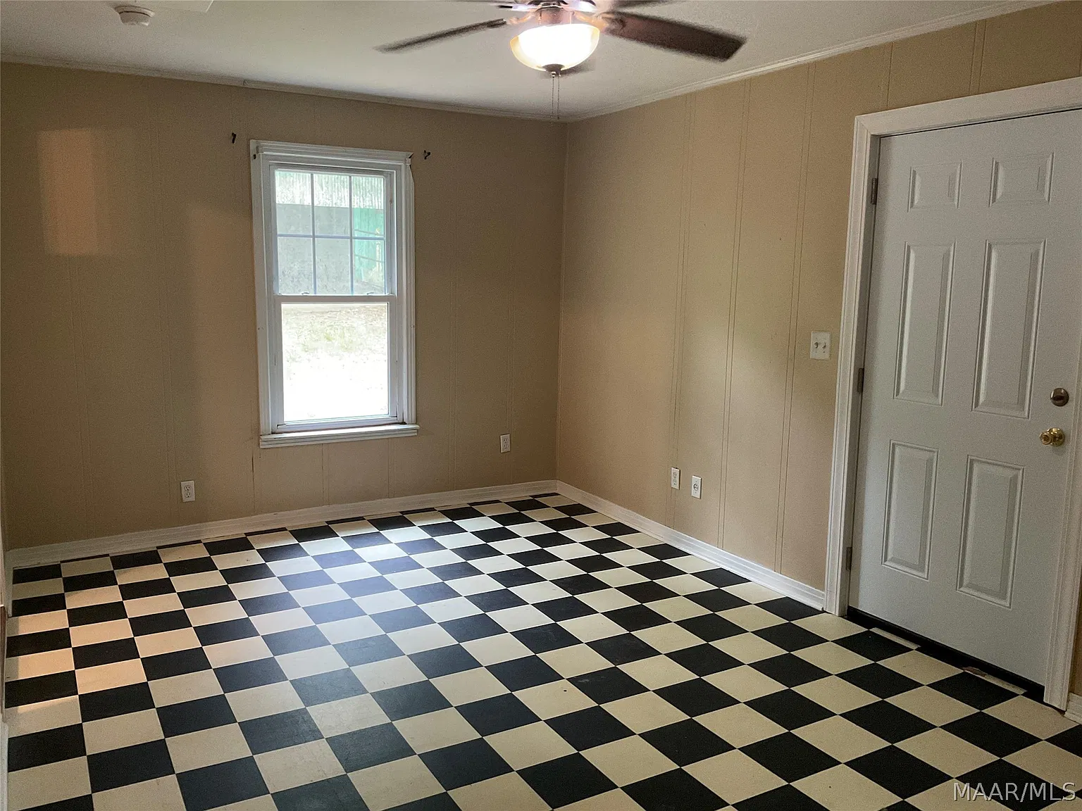 2 bed, 1.0 bath, 1204 sqft, $850 — Photo 3