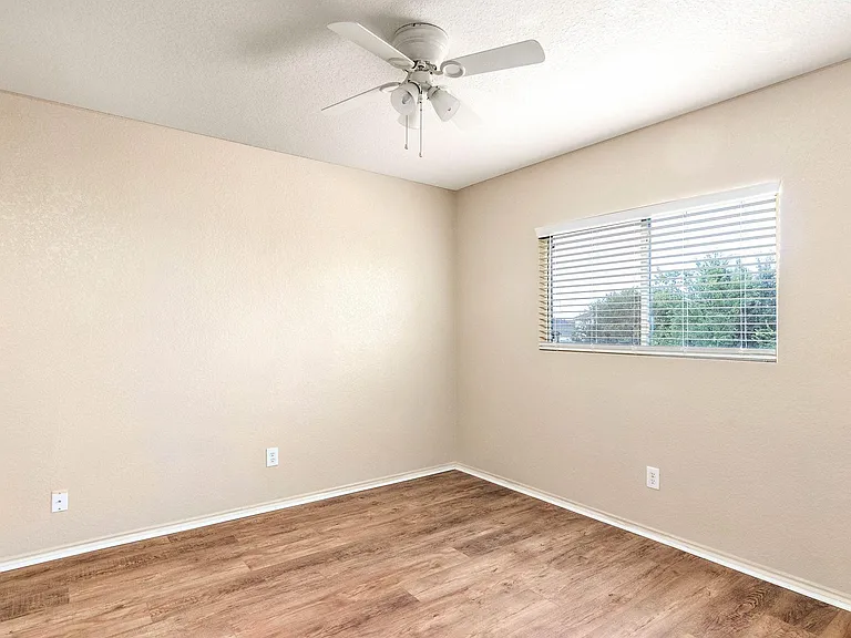 216 Willow Crst — Photo 15