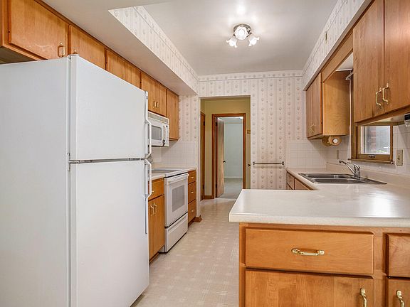 5th image of 2623 Chopin Ave