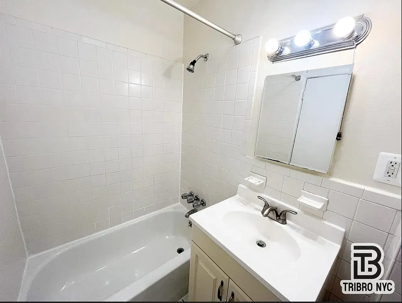 117 East 60th Street — Photo 3