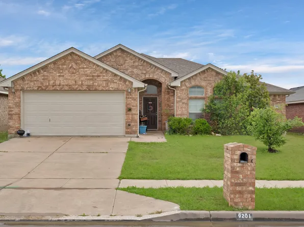 9201 Arlene Dr, White Settlement, TX 76108