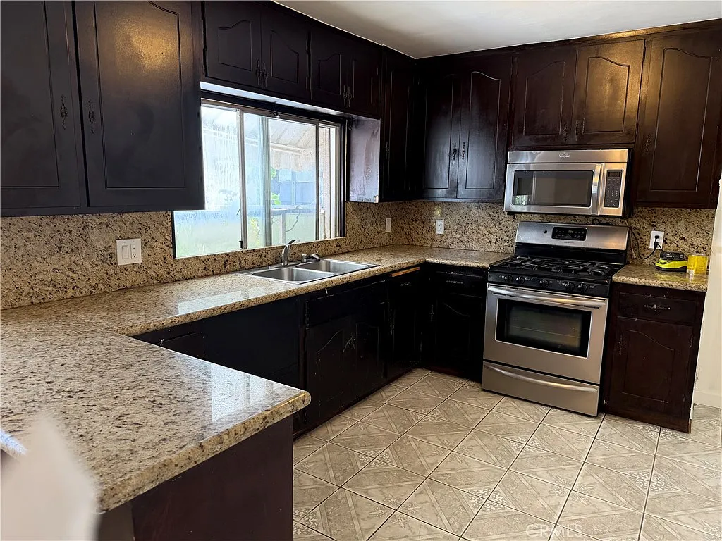 5 bed, 1799 sqft, $6,999 — Photo 4