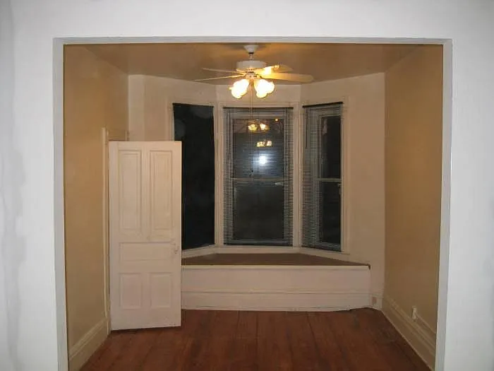 Livingroom with bay