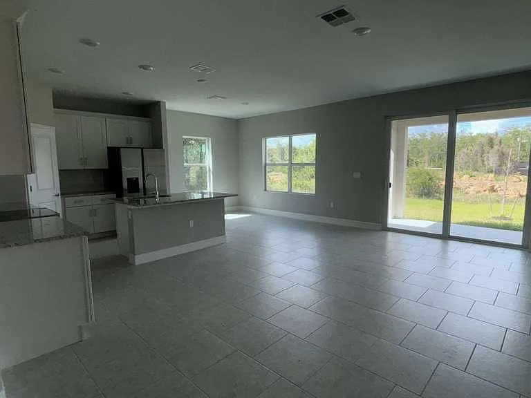 460 Westchester Dr — Photo 6