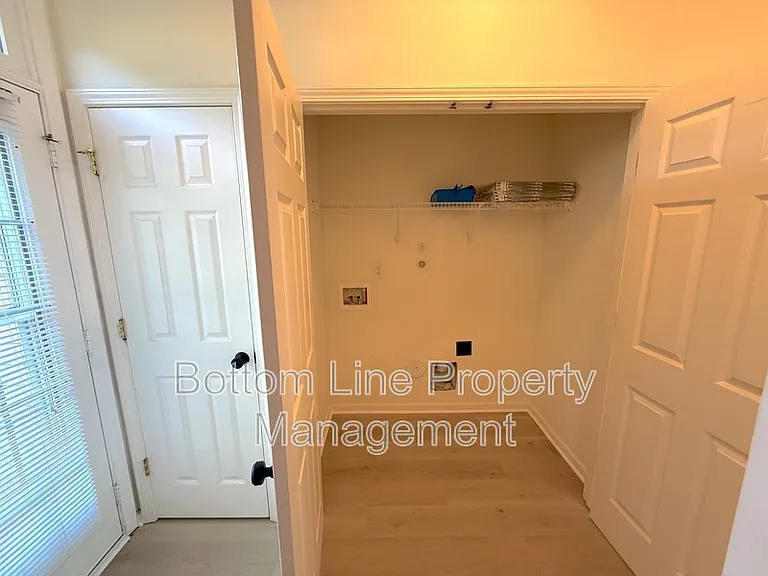 5703 Erin Dr — Photo 6