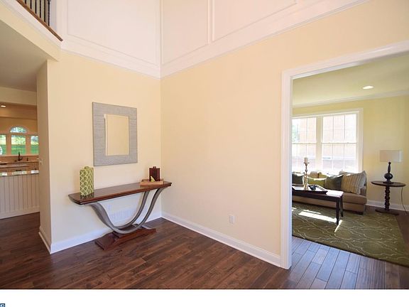 3rd image of 105 Daisy Ln