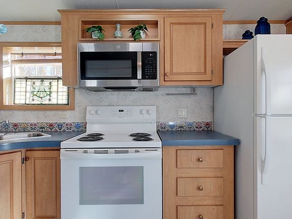 4th image of 6 Mason St #31