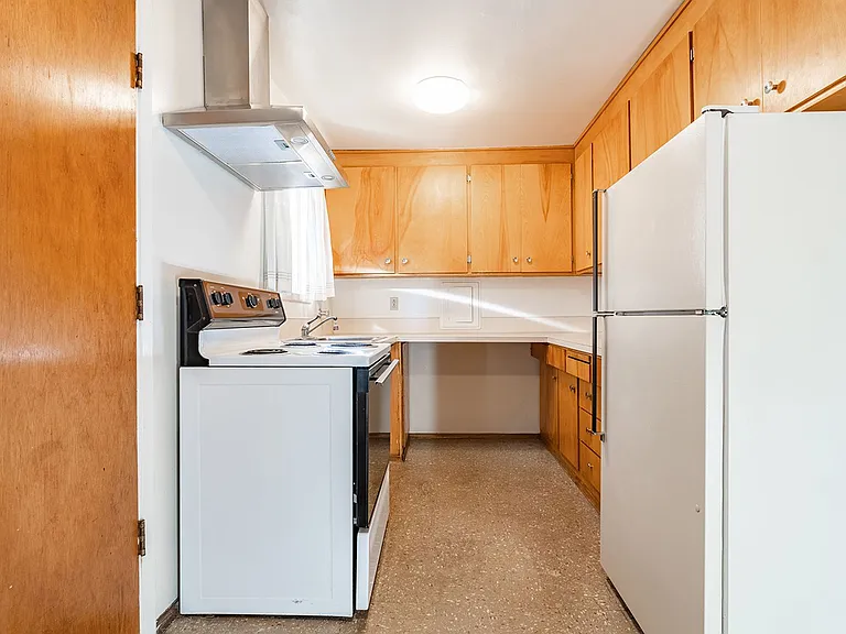 3615 & 3621 Town Home Apartments — Photo 8