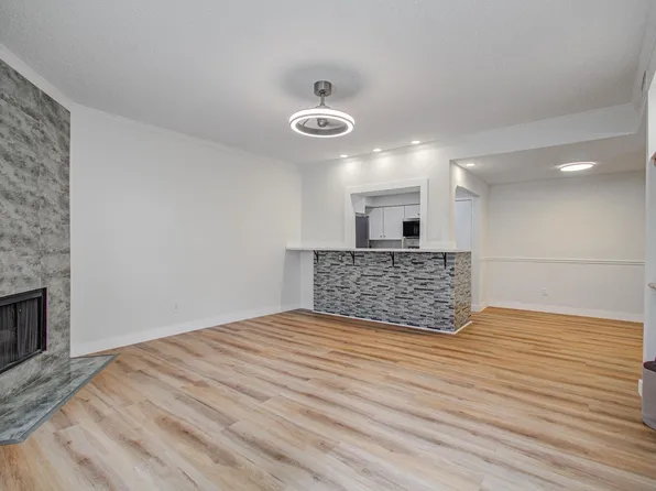 1100 Augusta Dr APT 35, Houston, TX 77057